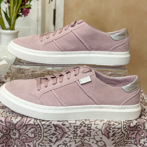 UGG Women’s Alameda Lace Sneaker size 6.5 - Picture 4 of 9